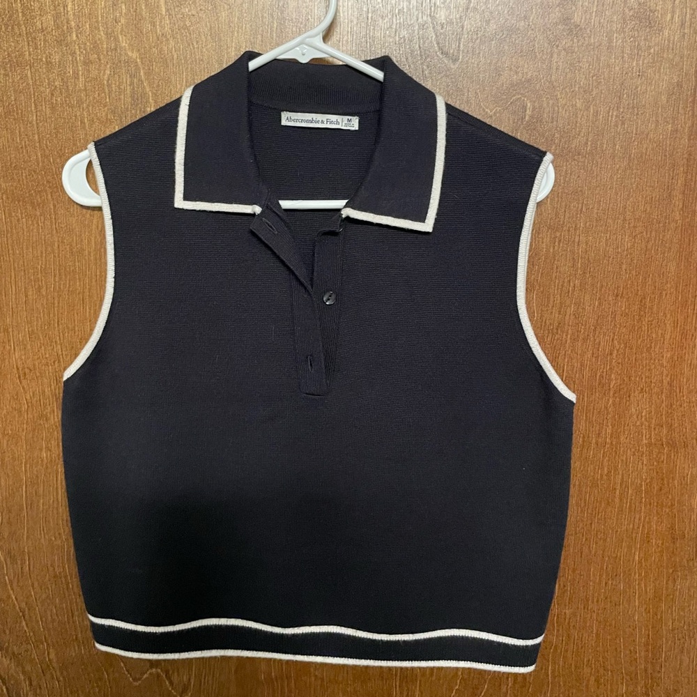 Black and White Sleeveless Collared Shirt